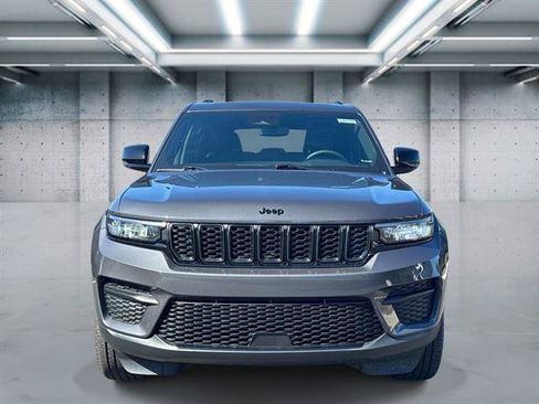 Used 2023 Jeep Grand Cherokee Altitude AWD/4WD image 2