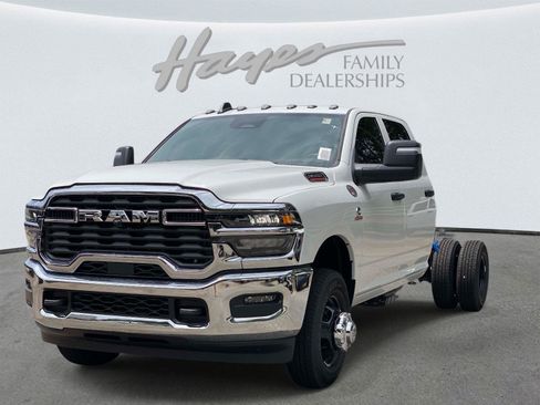 New 2026 RAM 3500 Tradesman w/ Chrome Appearance Group A AWD/4WD image 5