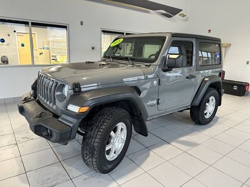 Used 2018 Jeep Wrangler Sport image 3