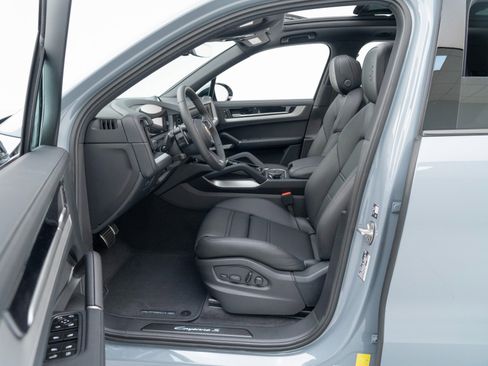 New 2026 Porsche Cayenne S image 18