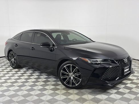 Used 2022 Toyota Avalon Touring w/ Advanced Safety Package image 2