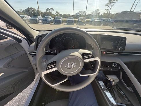 Used 2021 Hyundai Elantra Blue image 15