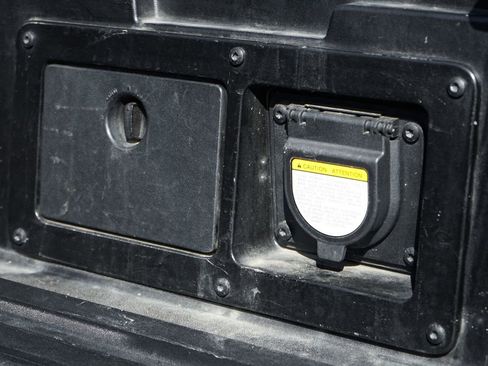 Used 2018 Toyota Tacoma TRD Off-Road w/ Technology Package image 9