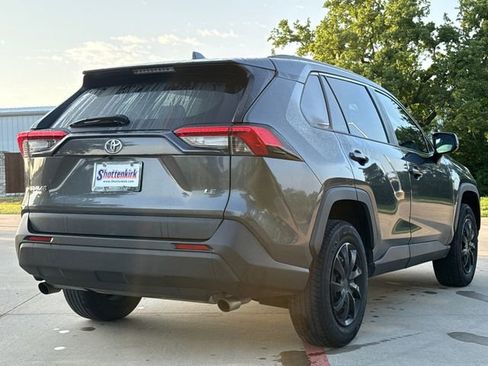 Used 2020 Toyota RAV4 LE FWD image 8