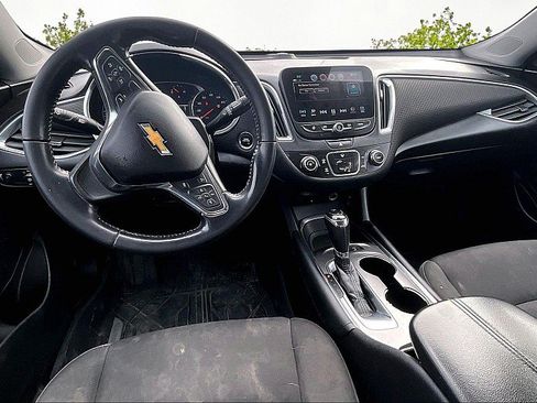 Used 2018 Chevrolet Malibu LT w/ Driver Confidence Package FWD image 7