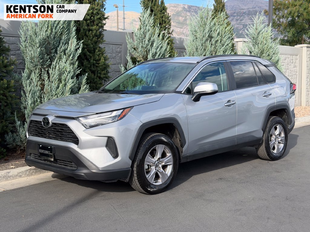 Used 2025 Toyota RAV4 XLE AWD/4WD image 3