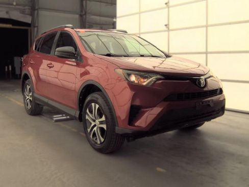Used 2017 Toyota RAV4 LE FWD image 3
