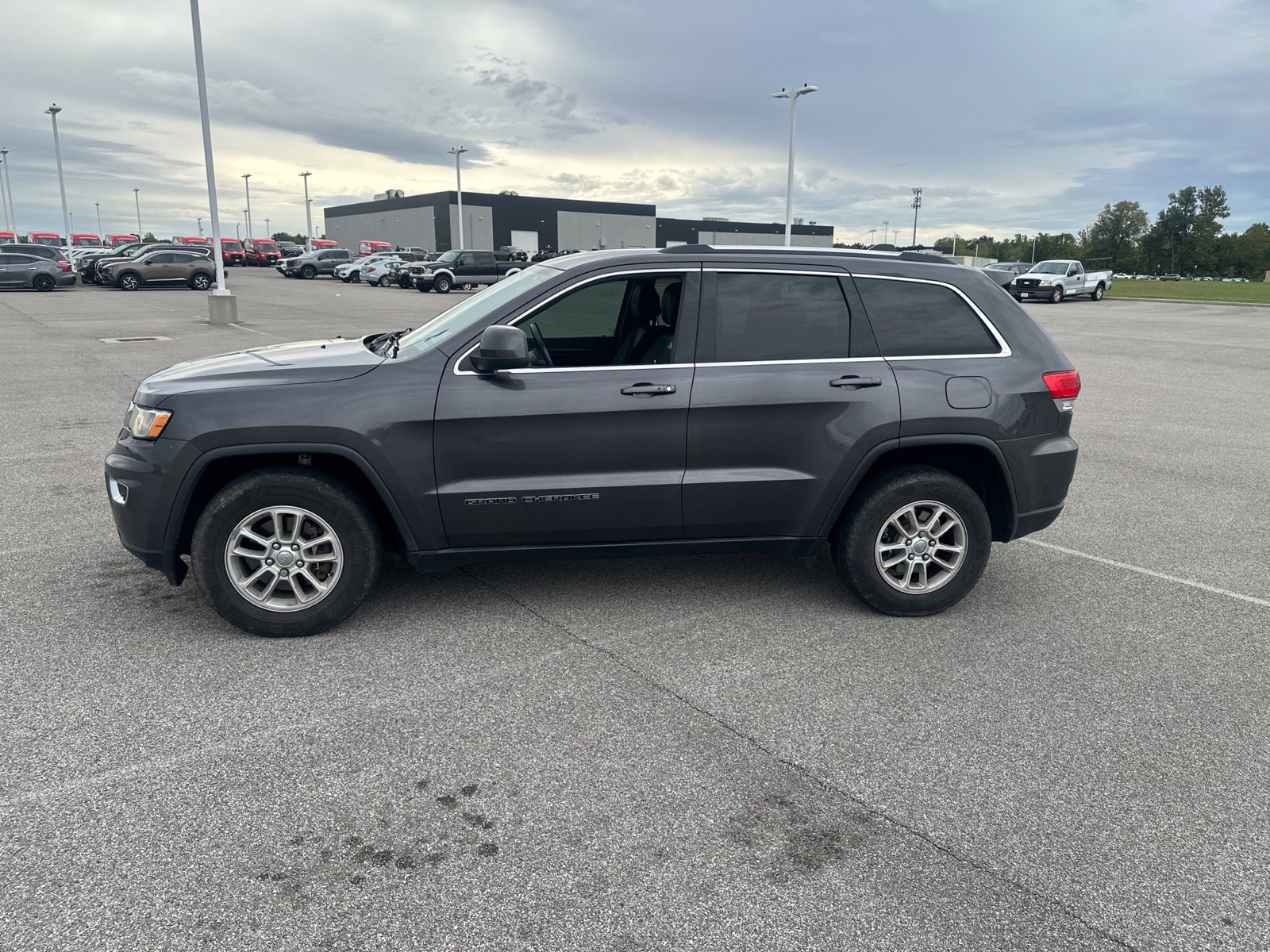 Used 2018 Jeep Grand Cherokee Laredo AWD/4WD image 1