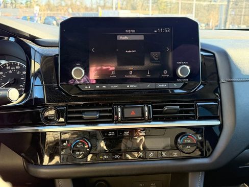 Used 2025 Nissan Pathfinder SV image 36