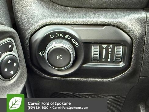 Used 2019 Jeep Wrangler Unlimited Sahara AWD/4WD image 26
