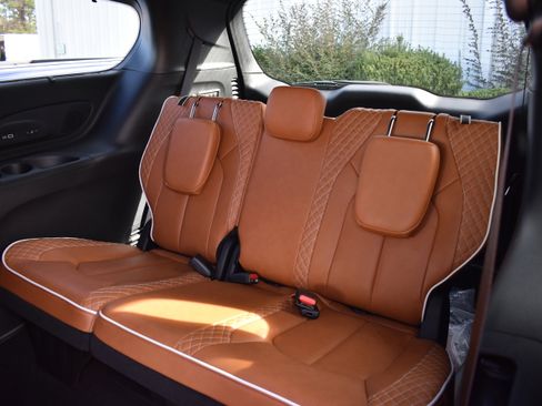 Used 2024 Chrysler Pacifica Pinnacle image 31