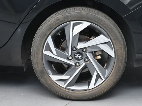Used 2025 Hyundai Elantra Sport FWD image 19