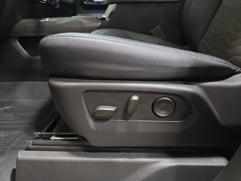 Used 2025 Chevrolet Silverado 2500 ZR2 w/ Technology Package image 30