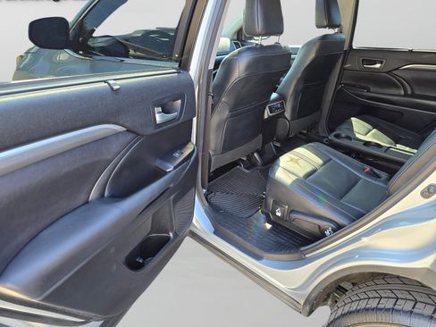 Used 2017 Toyota Highlander SE AWD/4WD image 26