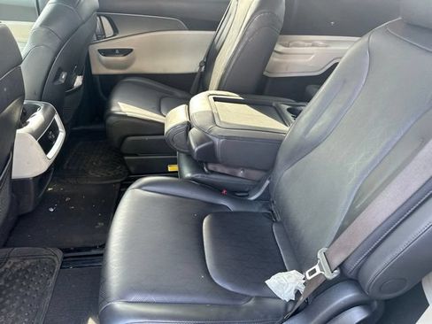 Used 2024 Kia Carnival LX FWD image 10
