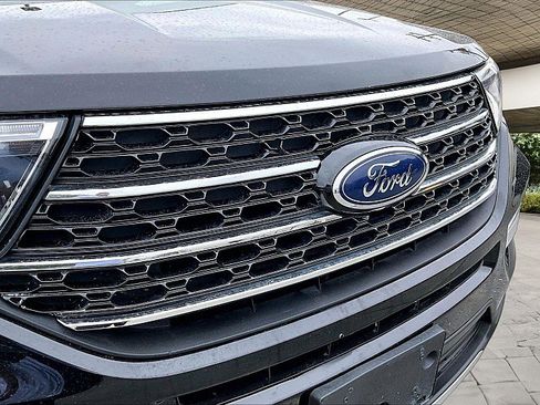 Used 2021 Ford Explorer XLT w/ Equipment Group 202A AWD/4WD image 24