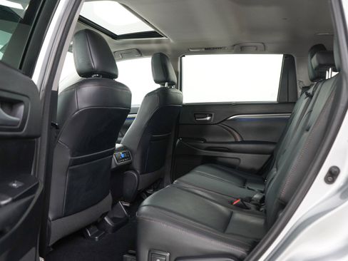 Used 2017 Toyota Highlander Limited w/ Protection Package #3 AWD/4WD image 18
