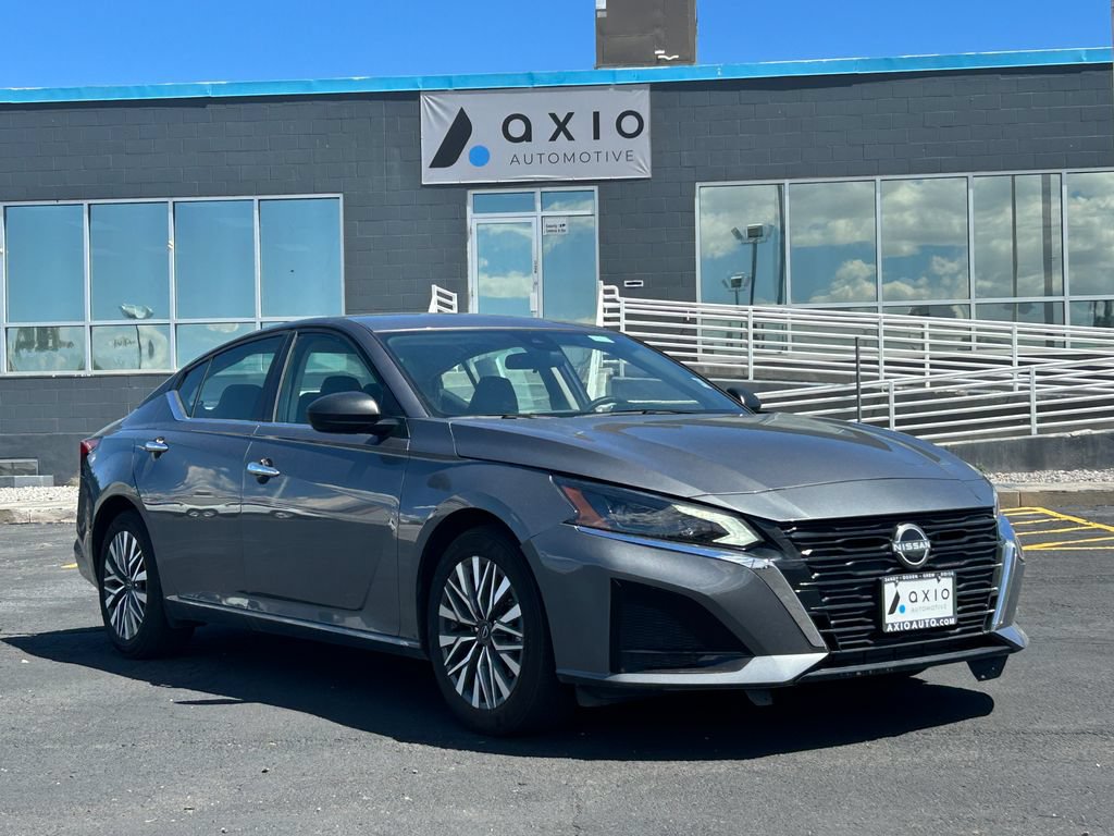 Used 2025 Nissan Altima 2.5 SV FWD image 1
