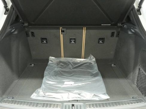Certified 2026 Porsche Macan AWD/4WD image 28