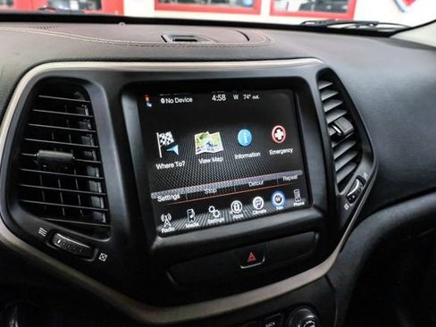 Used 2016 Jeep Cherokee Latitude image 16