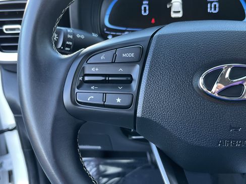 Certified 2023 Hyundai Venue Limited image 21