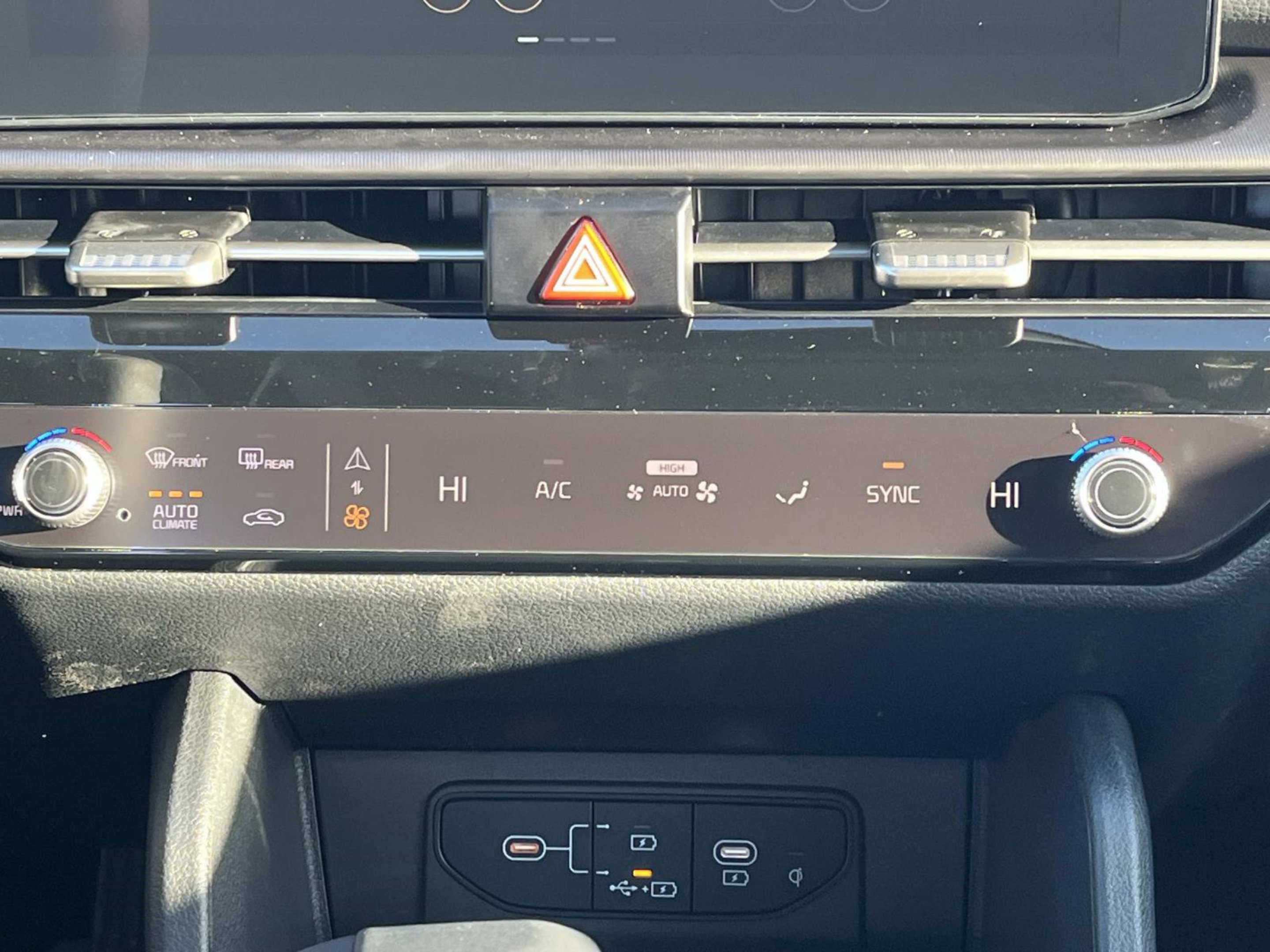 New 2026 Kia Sportage SX FWD image 11