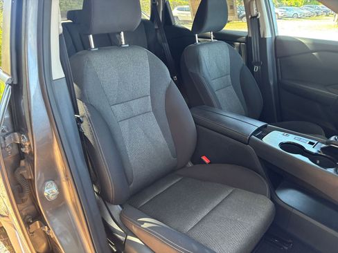 Used 2025 Nissan Rogue SV FWD image 38