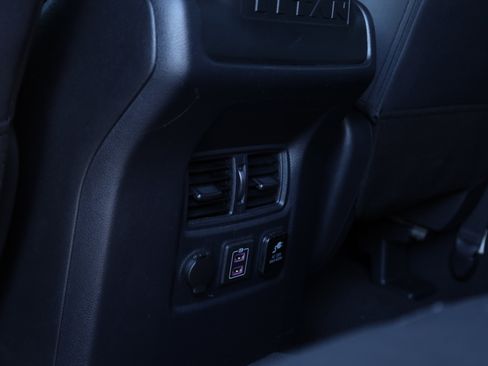 Used 2021 Nissan Titan SV w/ SV Convenience Package image 13