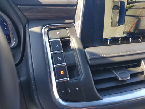 Used 2023 Chevrolet Tahoe Z71 w/ Luxury Package image 33