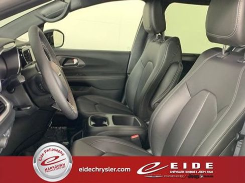 New 2026 Chrysler Voyager LX image 11