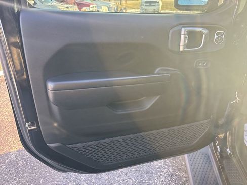 Used 2021 Jeep Wrangler Unlimited Sport image 25