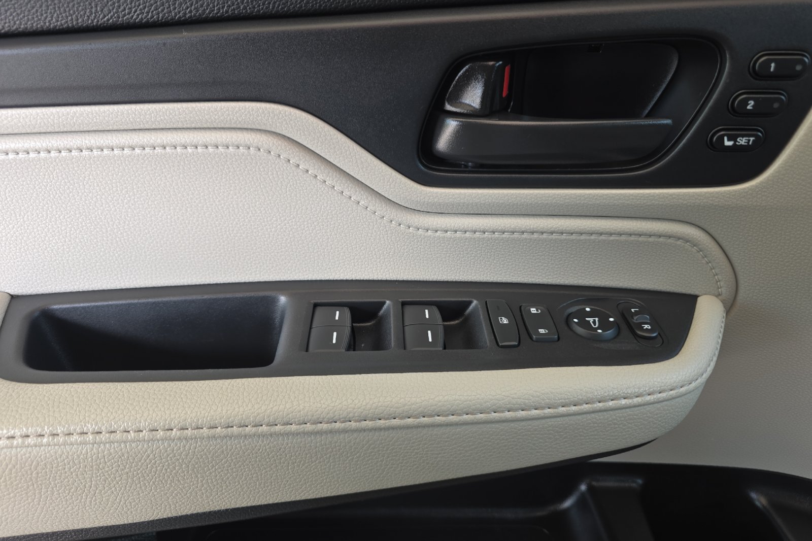 Used 2025 Honda Odyssey EX-L image 11