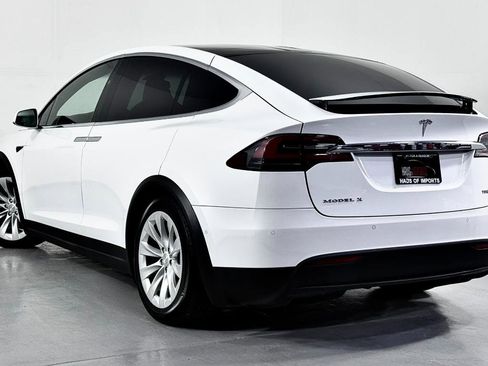 Used 2018 Tesla Model X 75D image 11