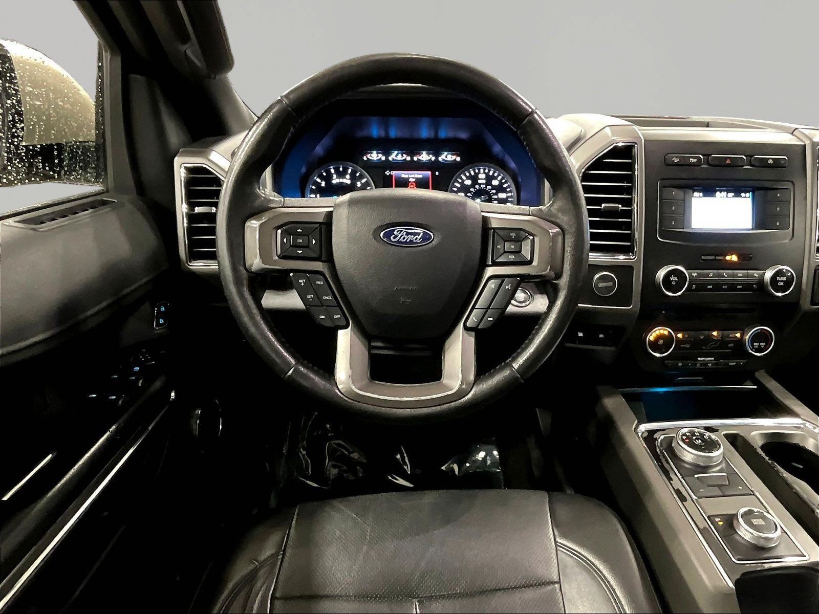 Used 2018 Ford Expedition XLT w/ Equipment Group 201A AWD/4WD image 8