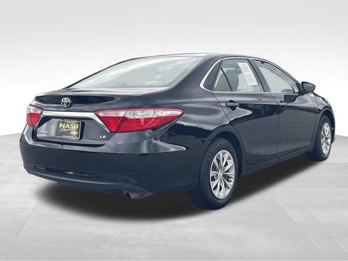 Used 2017 Toyota Camry LE FWD image 3