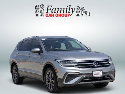 Used 2022 Volkswagen Tiguan SE image 2