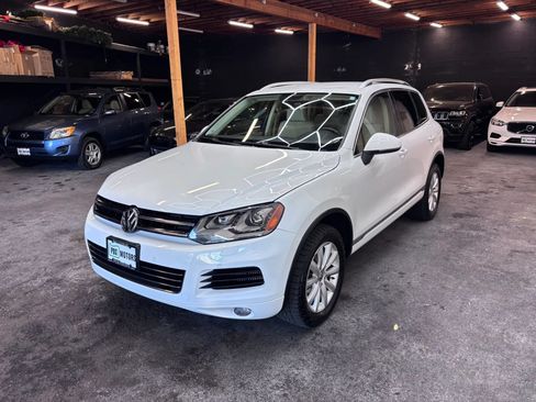 Used 2012 Volkswagen Touareg Sport AWD/4WD image 3