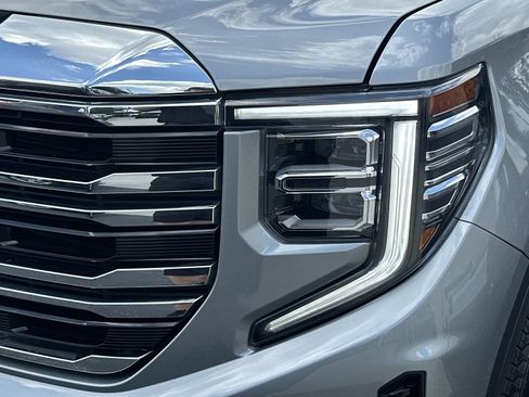 Used 2025 GMC Sierra 1500 SLT AWD/4WD image 11