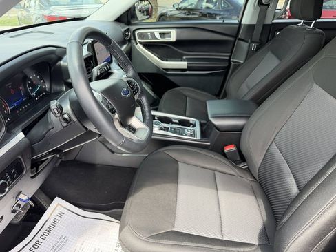 Used 2023 Ford Explorer XLT AWD/4WD image 12