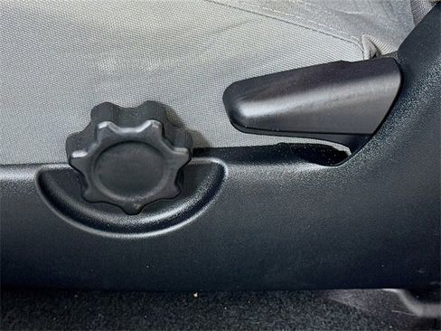 Certified 2018 Toyota Tacoma SR image 9