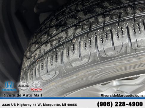 Used 2025 Toyota RAV4 XLE AWD/4WD image 12