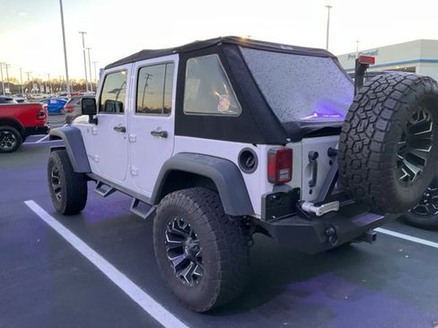Used 2018 Jeep Wrangler Unlimited Rubicon w/ Cold Weather Group image 8