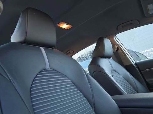 Used 2024 Toyota Camry SE image 13