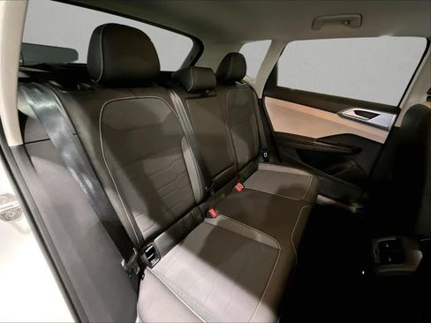 Used 2025 Volkswagen Taos SE FWD image 29