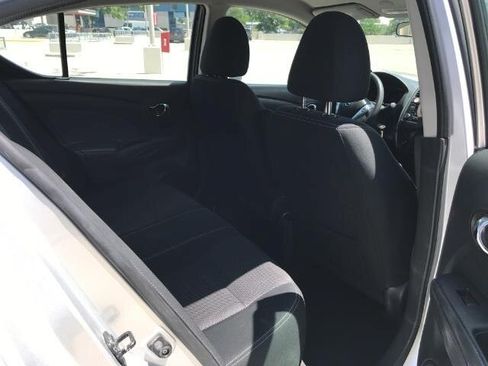 Used 2016 Nissan Versa SV FWD image 9