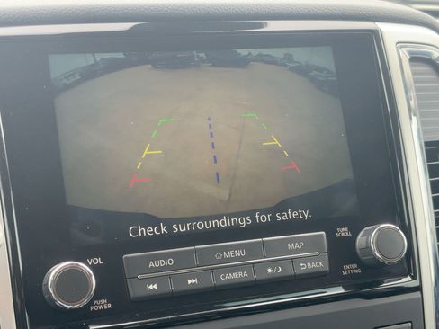 Used 2021 Nissan Titan SV w/ SV Convenience Package image 24