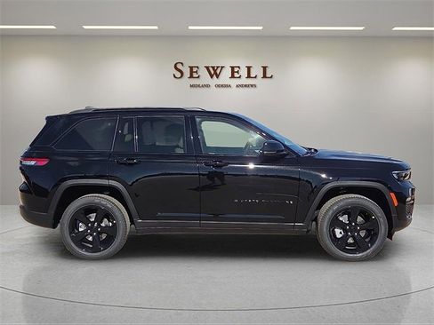 New 2025 Jeep Grand Cherokee Limited w/ Black Appearance Package image 5