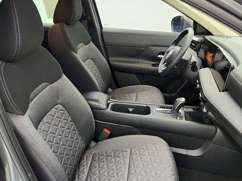 Used 2025 Nissan Kicks SV FWD image 22