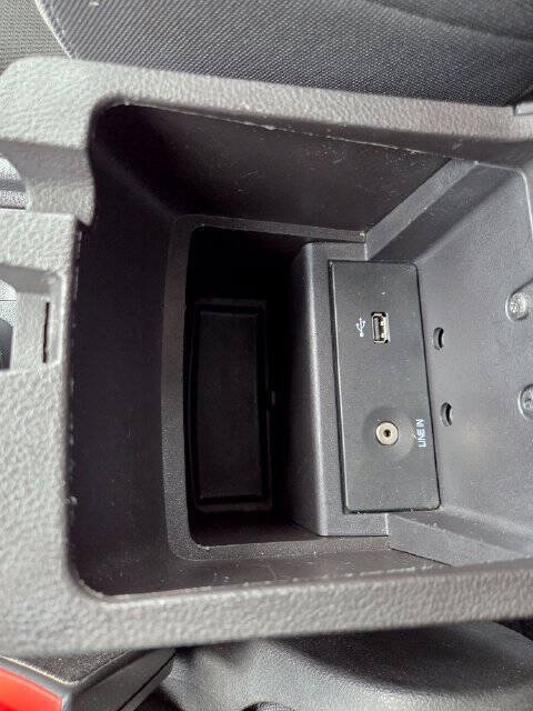 Used 2014 Ford Focus SE FWD image 28