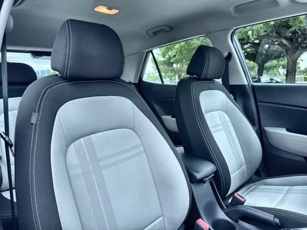 Used 2021 Hyundai Venue SEL FWD image 27